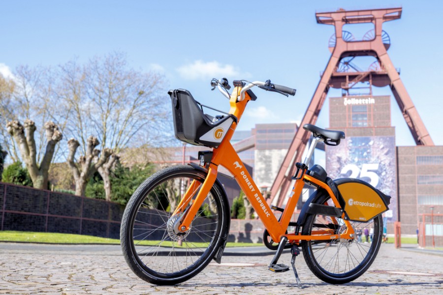 metropolradruhr-Fahrrad vor der Zeche Zollverein
