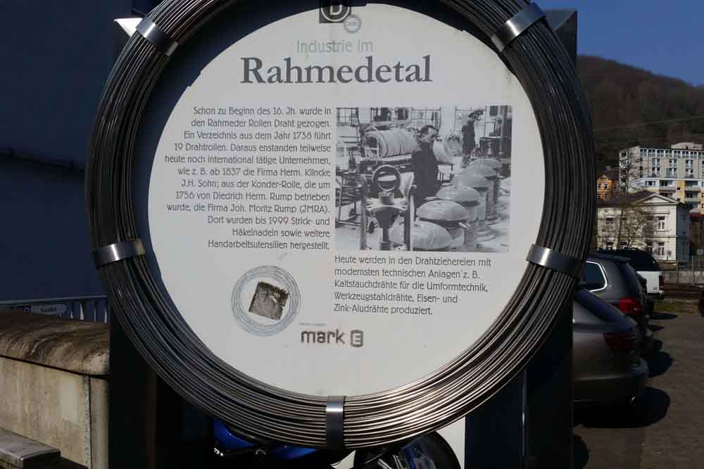 Infoschild zur Industrie im Rahmedetal