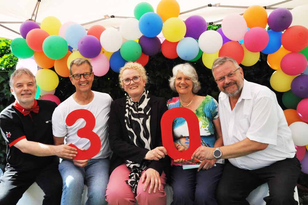 Norbert Roß (Einrichtungsleiter des PGH), Bürgermeister Josef Hinkel, Marion Warden (Vorstandsvorsitzende der AWO Düsseldorf), Ursula Fischer (Präsidium der AWO Düsseldorf) und Andreas Rimkus (Stellvertretender Vorsitzender des Präsidiums der AWO Düsseldorf)