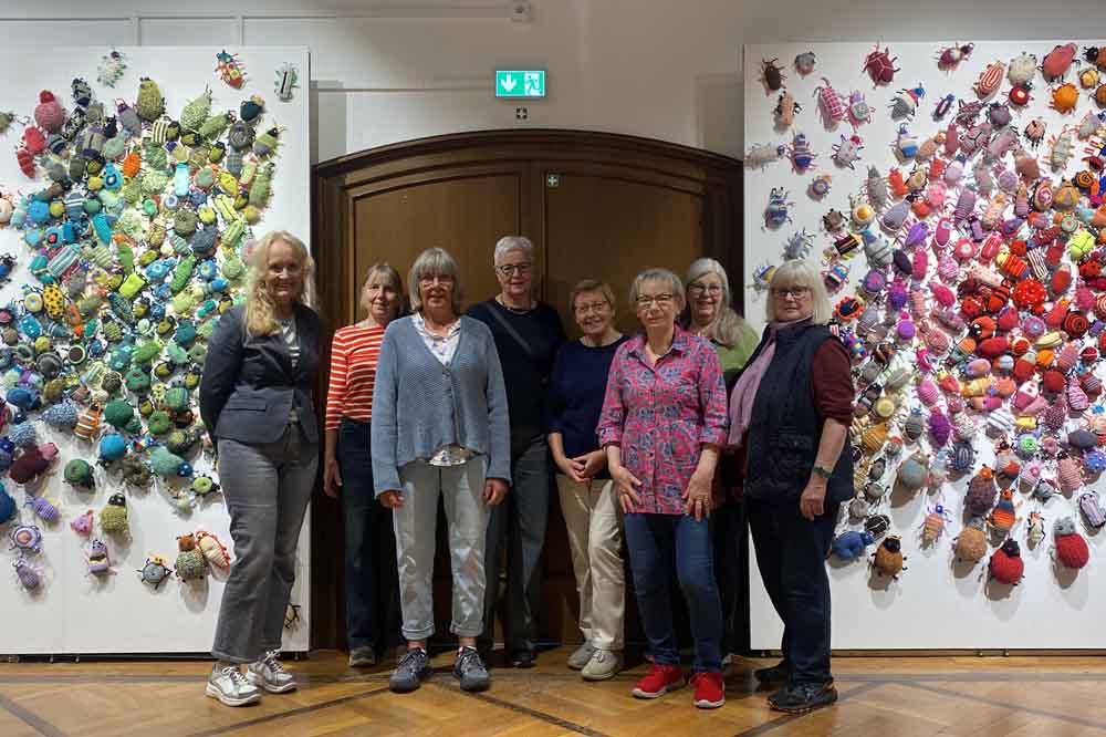 Die Frauengruppe mit Bürgermeisterin Mechtild Schulze Hessing anlässlich der ersten Ausstellung der Borkenkäfer