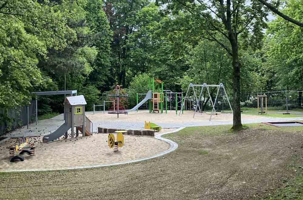 Blick auf den umgestalteten Spielplatz an der Bökelstraße
