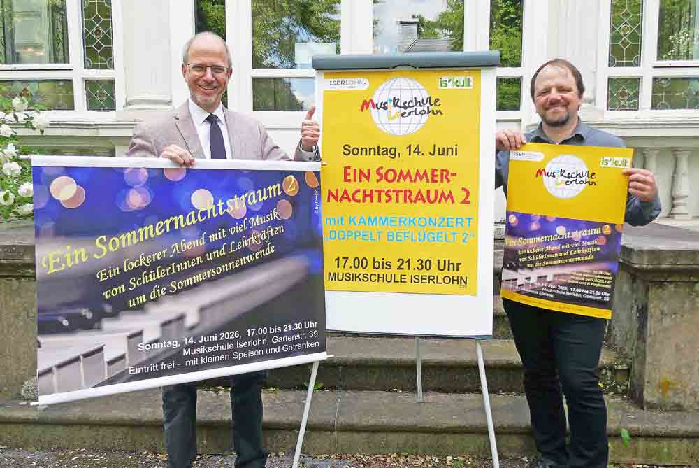 Musikschulleiter Paul Breidenstein und Adrian Ebmeyer, stellvertretender Schulleiter, stellen die Veranstaltung „Sommernachtstraum 2" vor