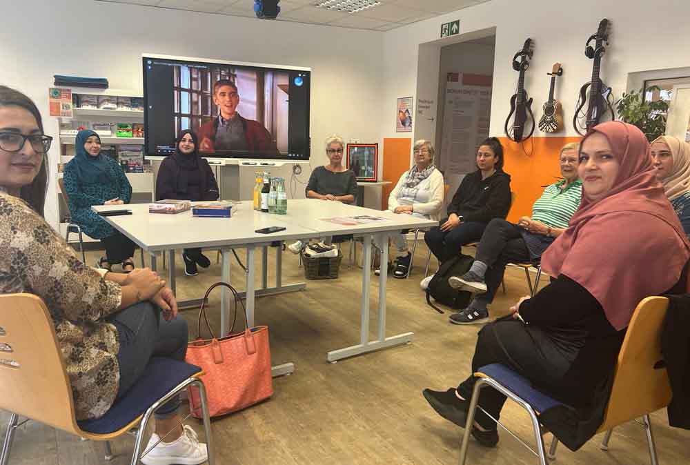 Gruppe beim Frauentreff „HerStory“