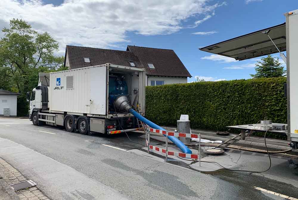 Spezialfahrzeuge bei einer Rohrsanierung