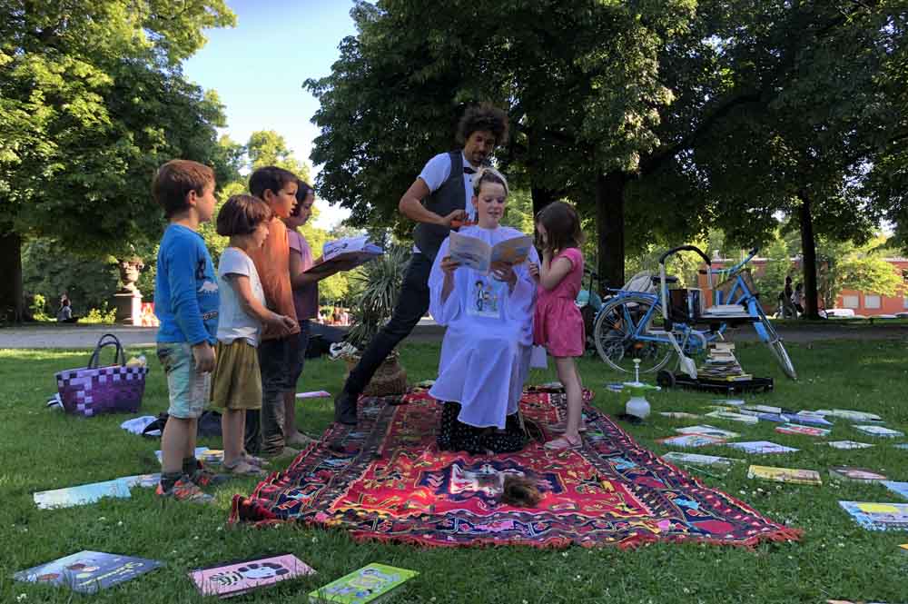 Kinder beim Pop-up-Friseursalon