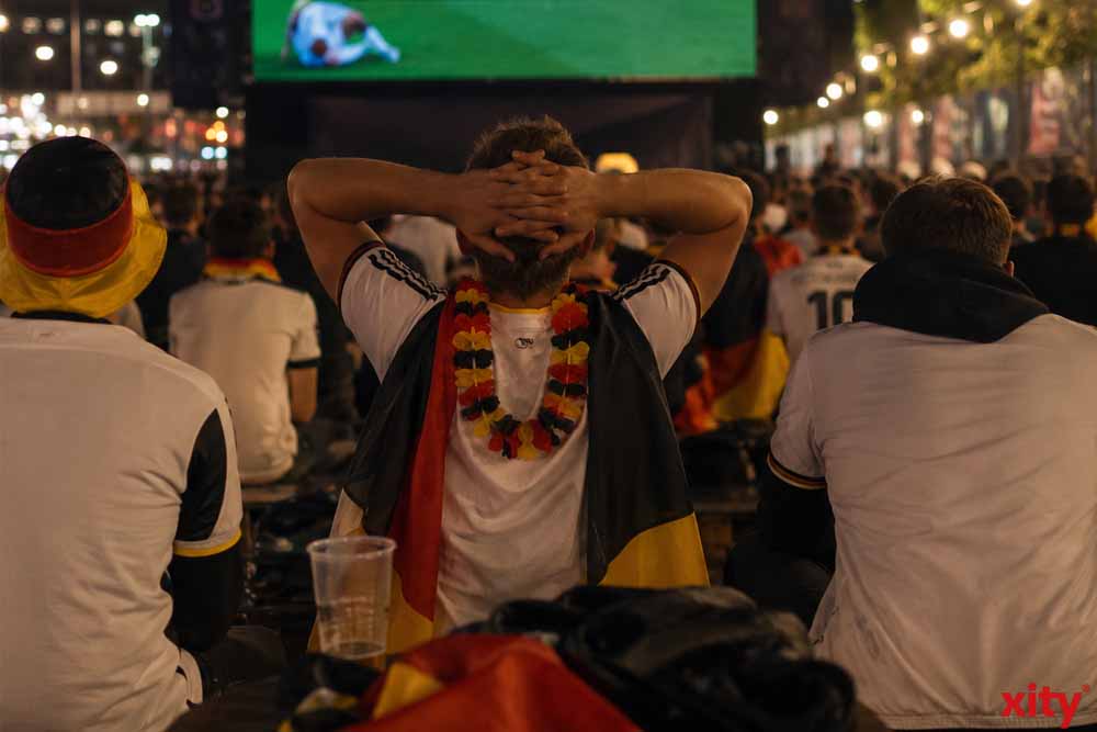 Fußballfans beim Public Viewing