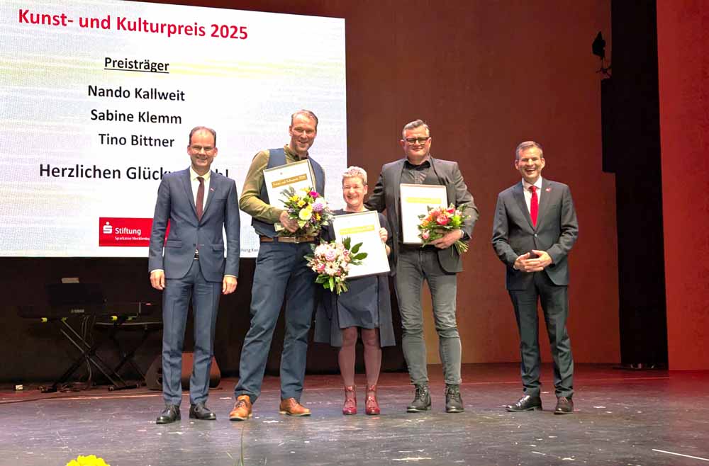 Gruppenbild bei der Preisverleihung auf der Bühne