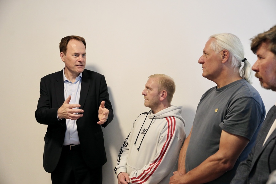 Oberbürgermeister Dr. Stephan Keller (links) im Gespräch mit Thomas D., Oliver Ongaro und Klaus Feldhaus