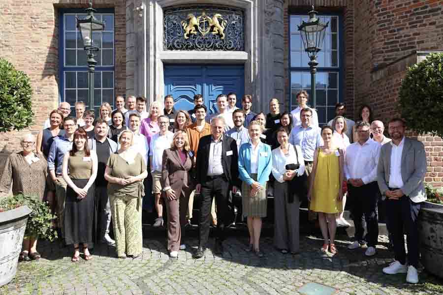 Gruppenbild mit den Teilnehmern der zehnten Staffel Ököprofit
