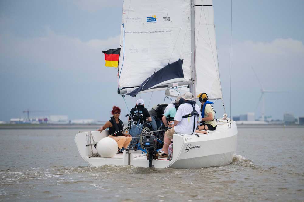 Menschen auf einem Segelboot