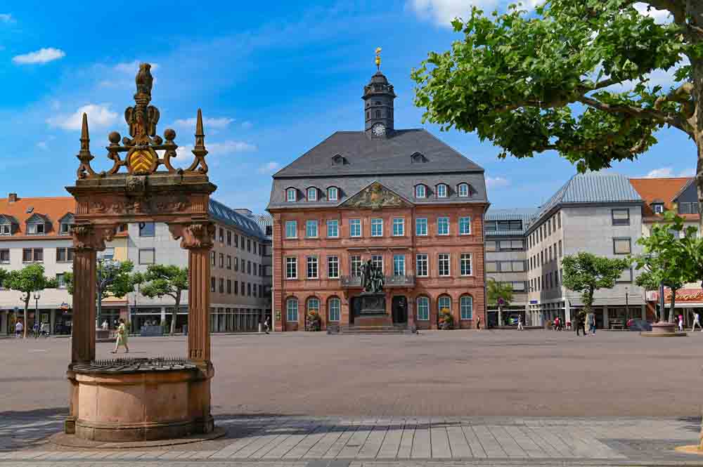 Blick auf den Hanauer Rathausplatz
