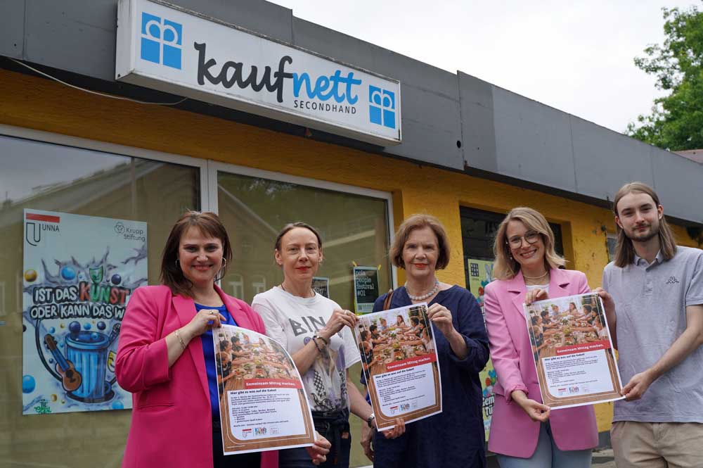 Sonja Slabon (Amtsleiterin für Jugend und Familie, v.l.), Britta Potthoff und Barbara Gerlinger vom Vorstand des Vereins „Aktion für Kinder", die städtische Beteiligungsbeauftragte Meike Schwering und Jan Thale vom Kinder- und Jugendbüro der Kreisstadt Unna