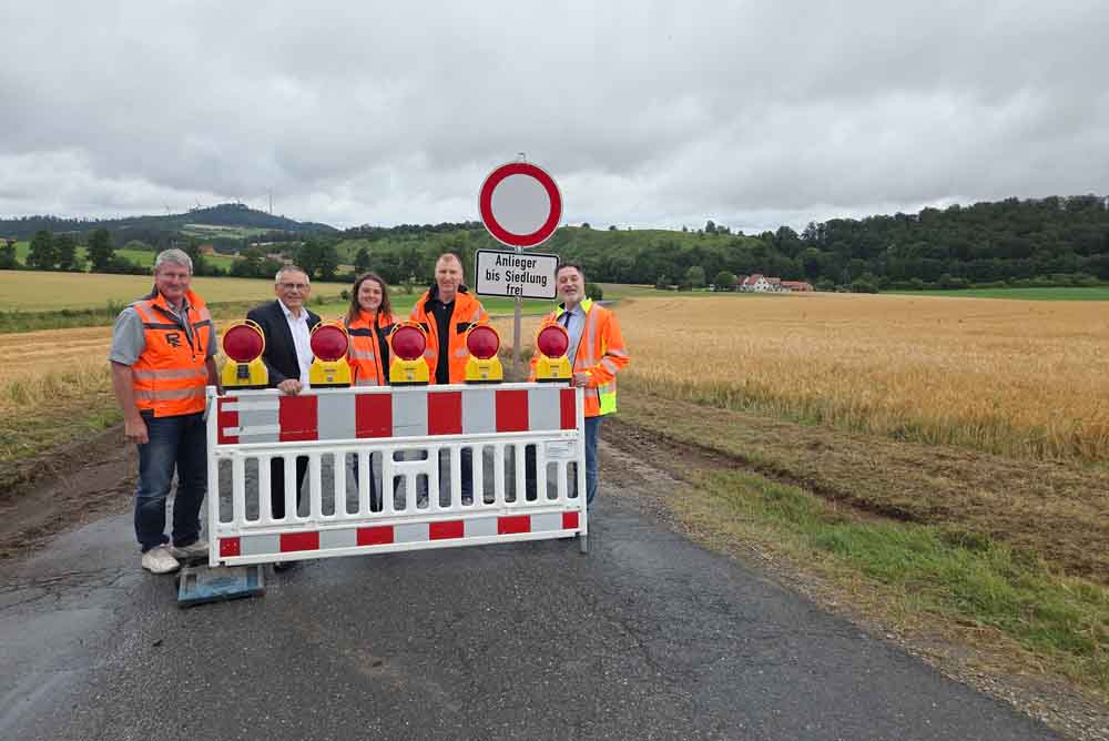 Bauleiter Dirk Wind (Rohde), Landrat Andreas Siebert, Lena Hennes (projektverantwortliche Ingenieurin Hessen Mobil), Volker Löwer (Leiter Dezernat Planung und Bau in Nordhessen, Hessen Mobil), Oliver Brunkow (Fachdienstleiter Kreisentwicklung)