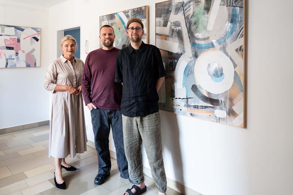 Bürgermeisterin Angela Stähler eröffnete die Ausstellung „Visuelle Impulse im Korridor“ im Stadthaus 1 gemeinsam mit den Künstlern Conni Hornberger und Marcel Maas