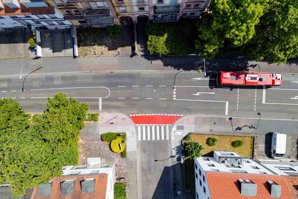 Luftbild - Fußgängerüberweg in der Ameliastraße Ecke Bruchköbeler Landstraße