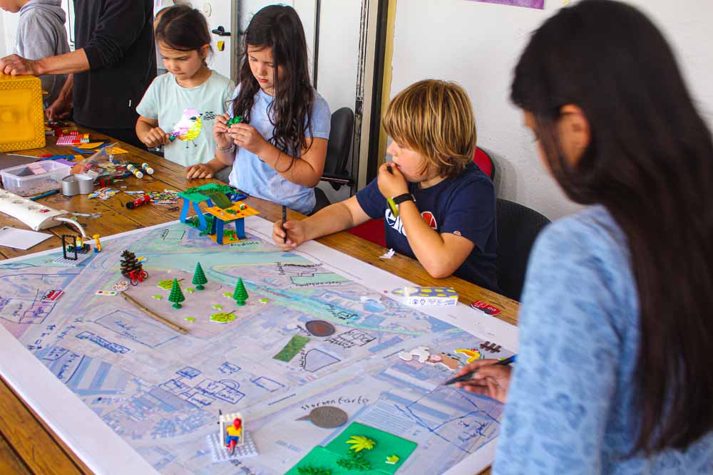 Schülerinnen und Schüler der Overbergschule bauen in der B-Side entsprechend ihrer Bedürfnisse einen zukunftsfähigen Stadtteil