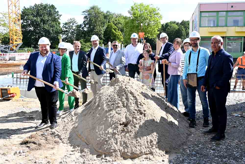 Teilnehmende beim Spatenstich an der Don-Bosco-Schule in Lippstadt