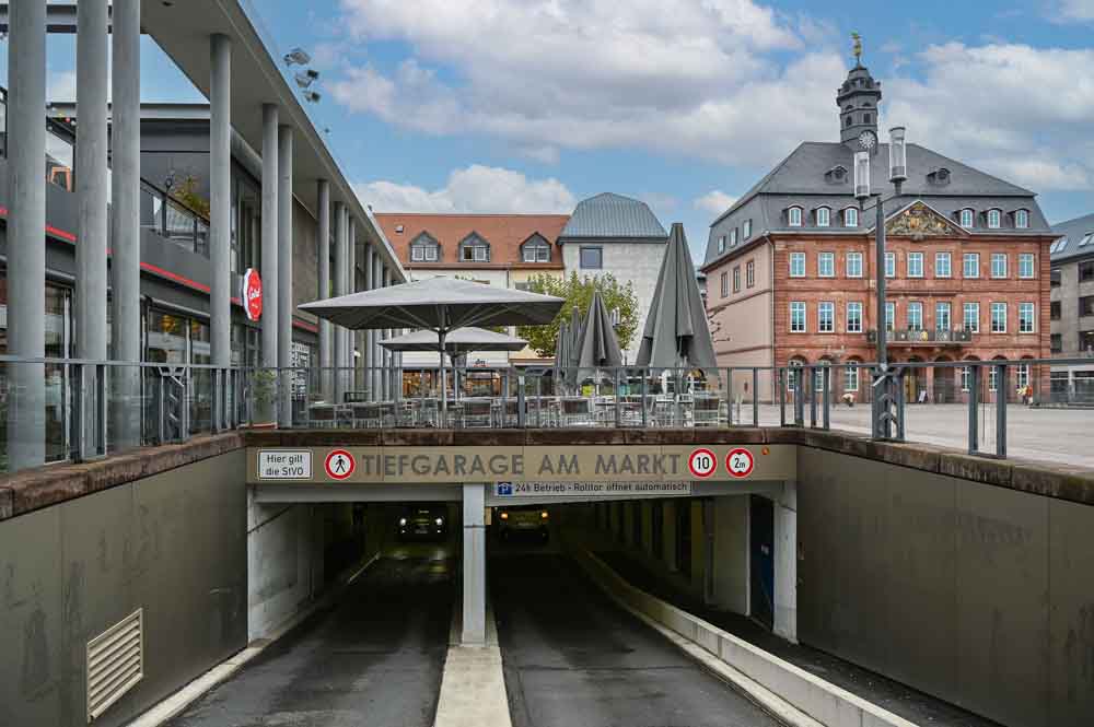 Zufahrt zur Tiefgarage am Markt