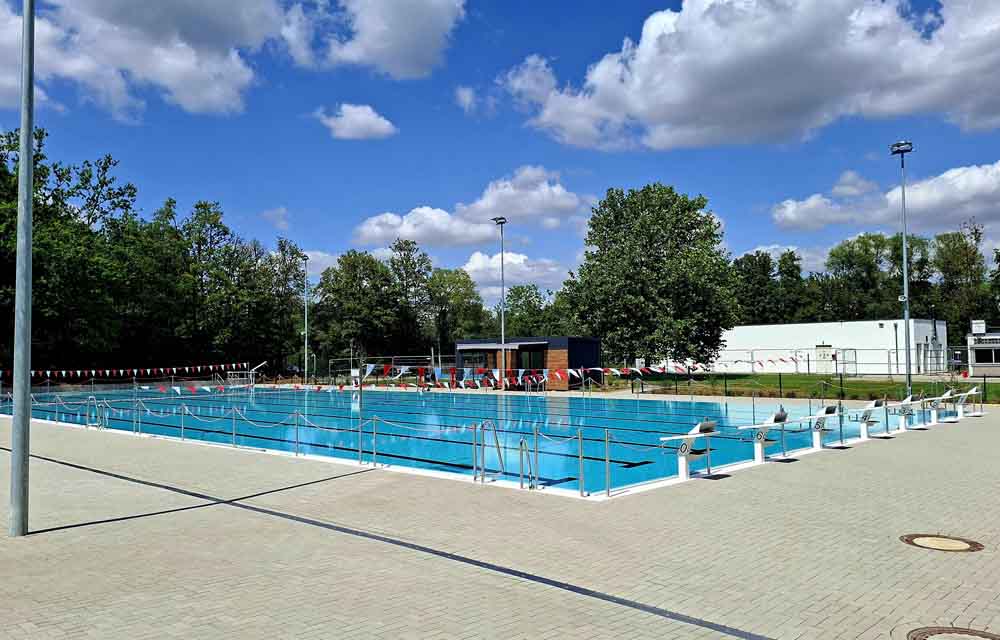 Becken im Freibad Neheim