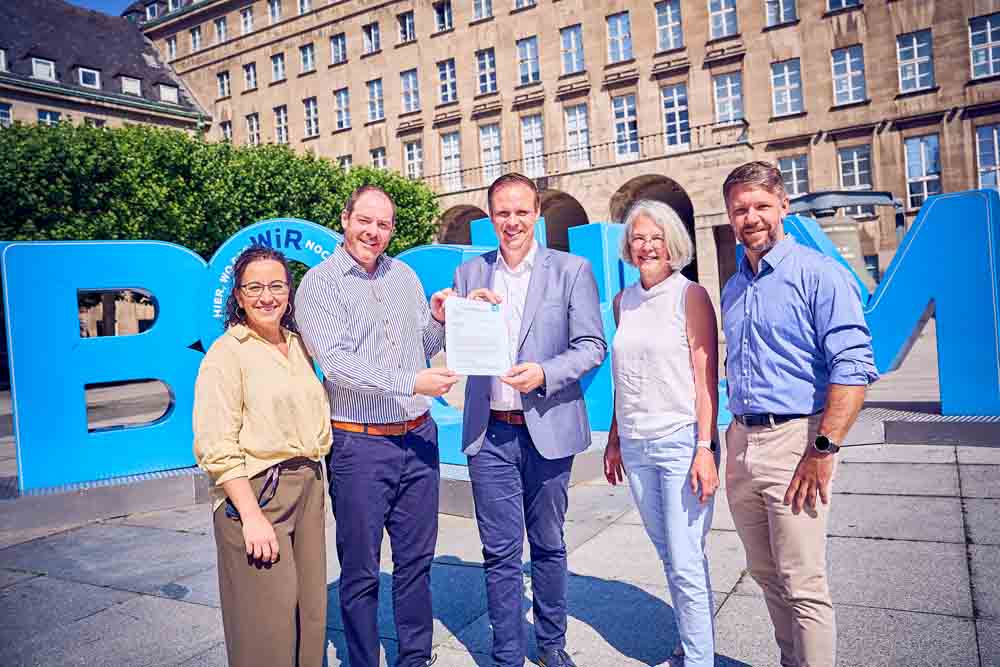 Désirée Mobers, Projektleitung Gesundheitsamt Bochum; Nikolaj Salzmann, Berater Lebenswelten TK; Dezernent Jens Vieting; Dr. Cordula Kloppe, Amtsleitung des Gesundheitsamtes Bochum; Patryk Kampe, Teamkoordinator für alle Gesundheitsexpert: innen der TK im Ruhrgebiet
