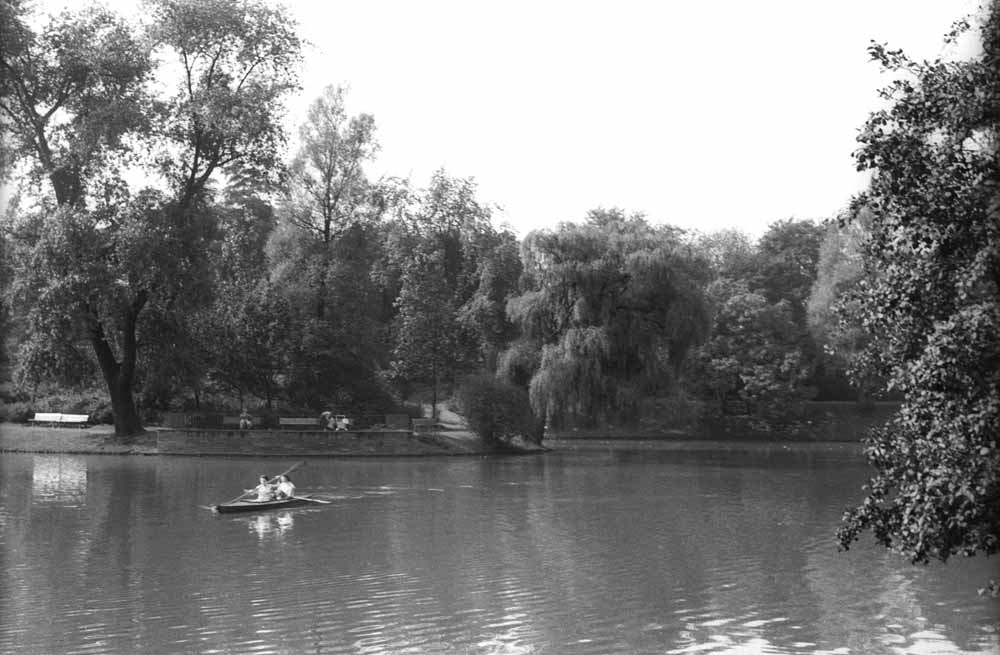 Schwatz-weiß Bild vom Gondelteich im Stadtpark