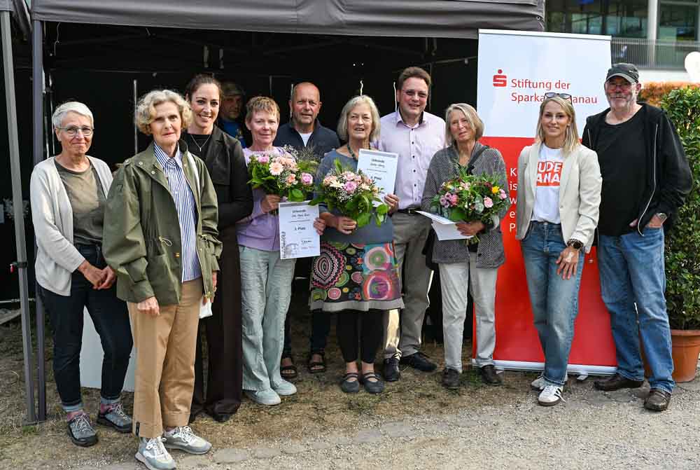 Stadträtin Isabelle Hemsley (3.v.l.), die Gewinnerinnen und Gewinner sowie die Jury