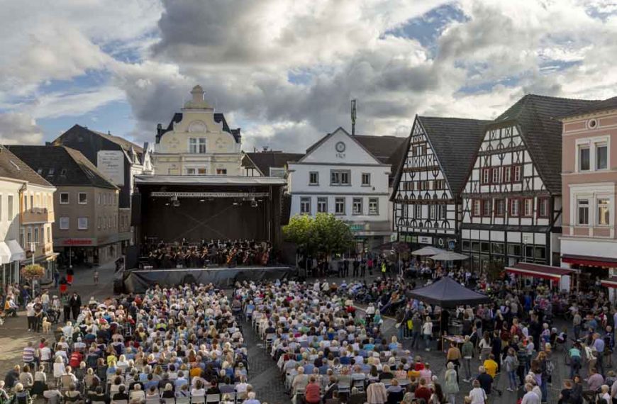 Open-Air-Konzert der Neuen Philharmonie Westfalen in Unna