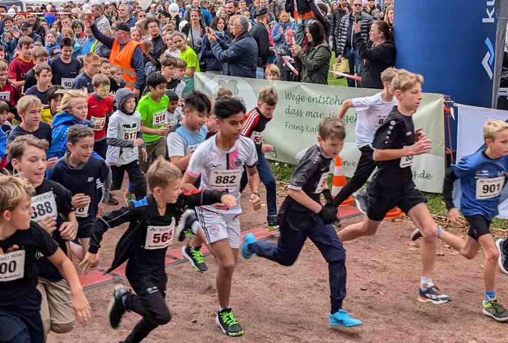 Jugendliche laufen einen Marathon