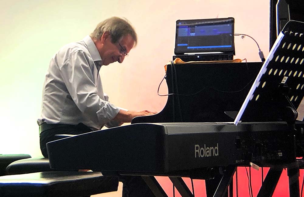 Jörg Uwe Andrees am Klavier