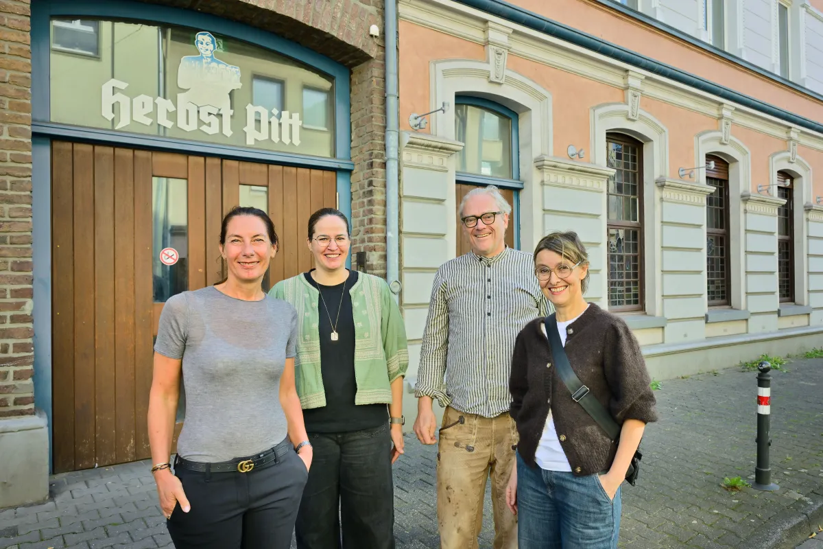 Kirsten Steffens und Christiane Nolis vom Denkmalschutz der Stadt Krefeld sowie Restaurator Christoph Tölke und Architektin Claudia Schmidt