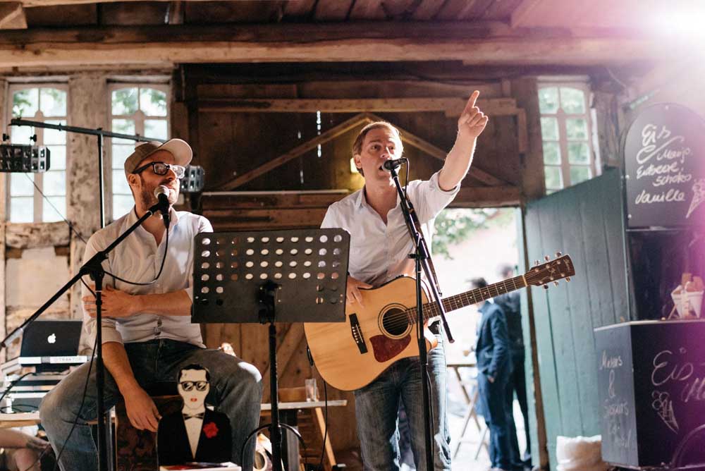 Duo "twinns" auf der Bühne