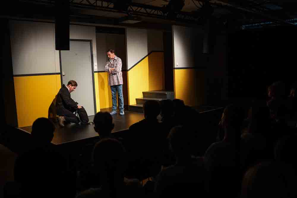 Szene aus dem Theaterstück „Entweder...oder"