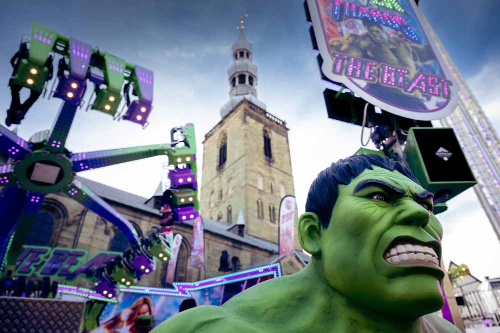 Blick auf das Fahrgeschäft "The Beast Hulk vs. Thanos"