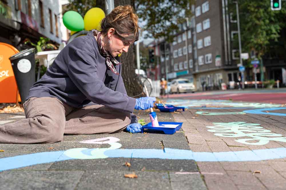 Designerinnen gestaltet den ehemaligen Radweg auf der Warendorfer Straße