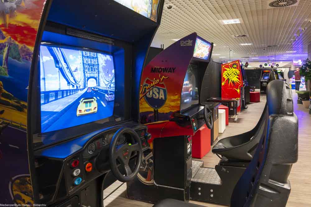 Rennspiele im Hanau Retro Arcade