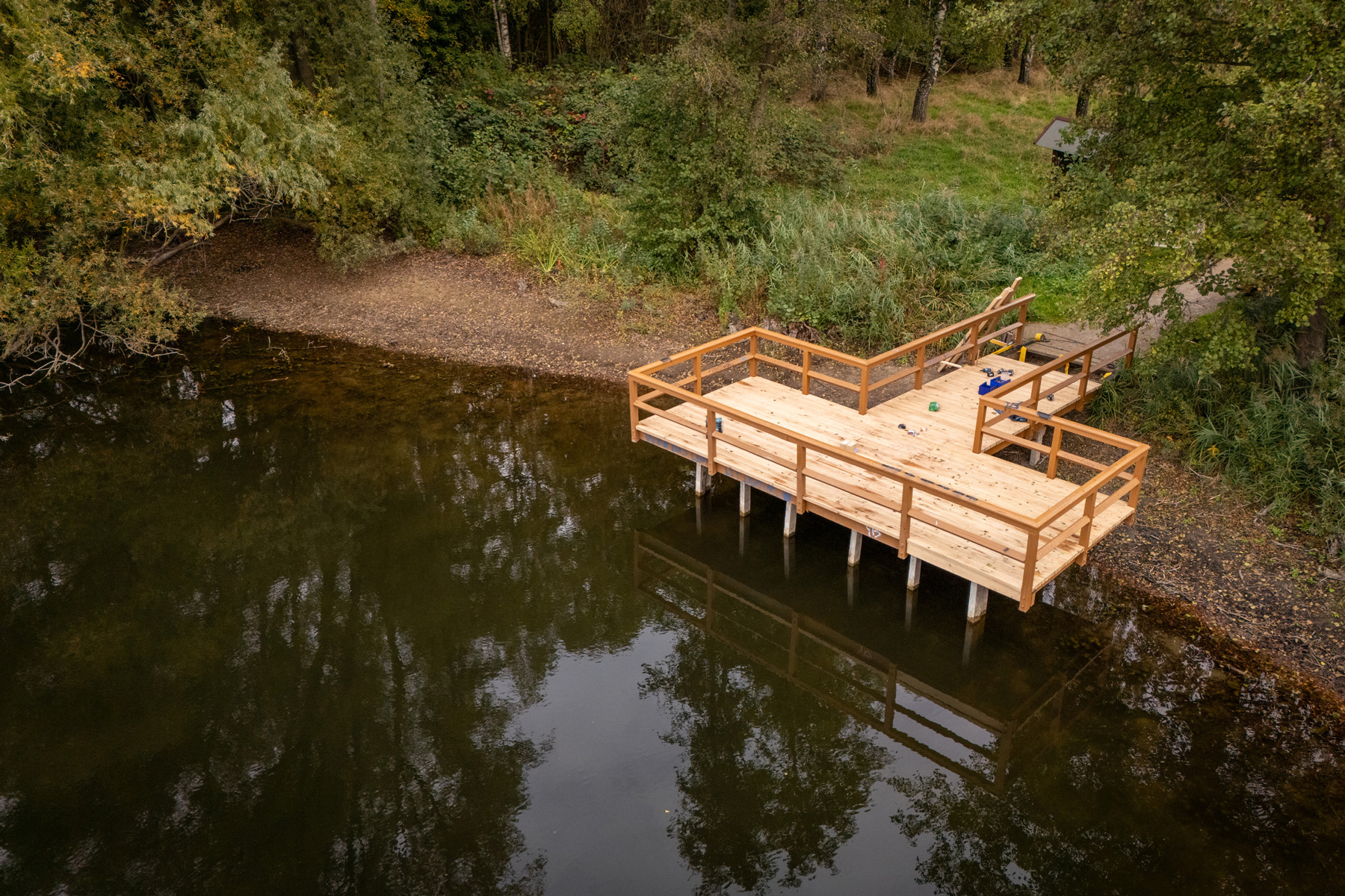 Neuer Holzbelag für Aussichtsplattform im Bürgerpark Mosse