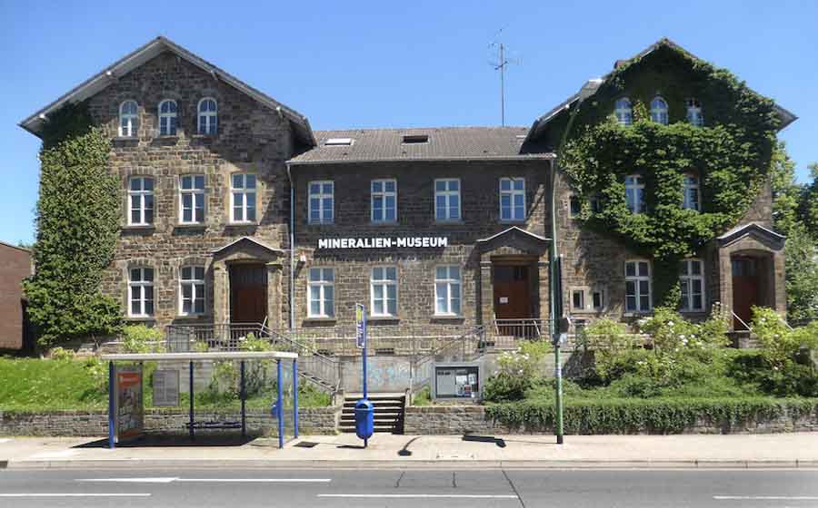 Außenansicht: Mineralien-Museum