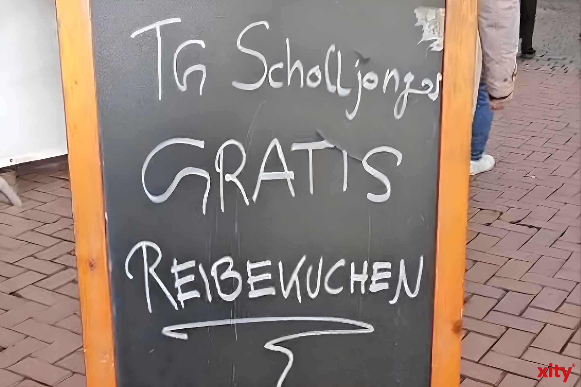 Schild zur Reibekuchen-Aktion