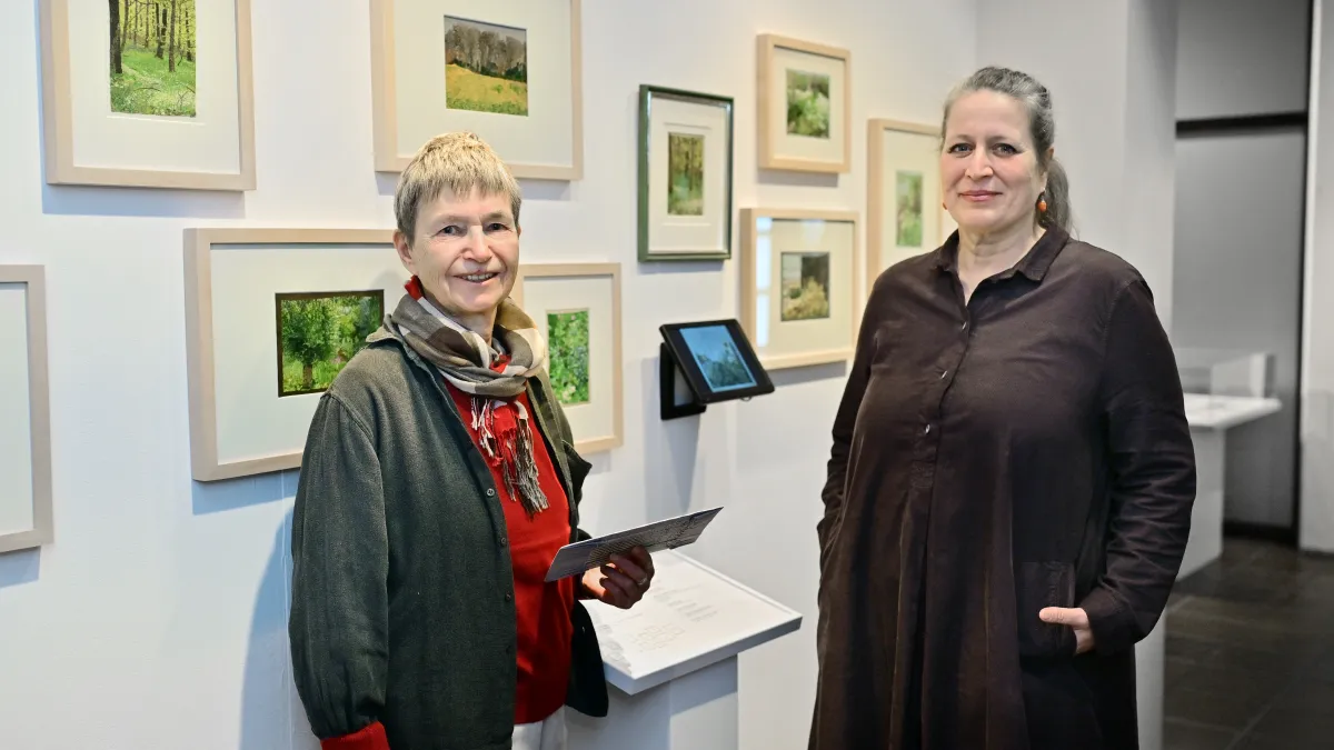 Künstlerin Brunhild Mauss mit Museumsleiterin Dr. Annette Schieck