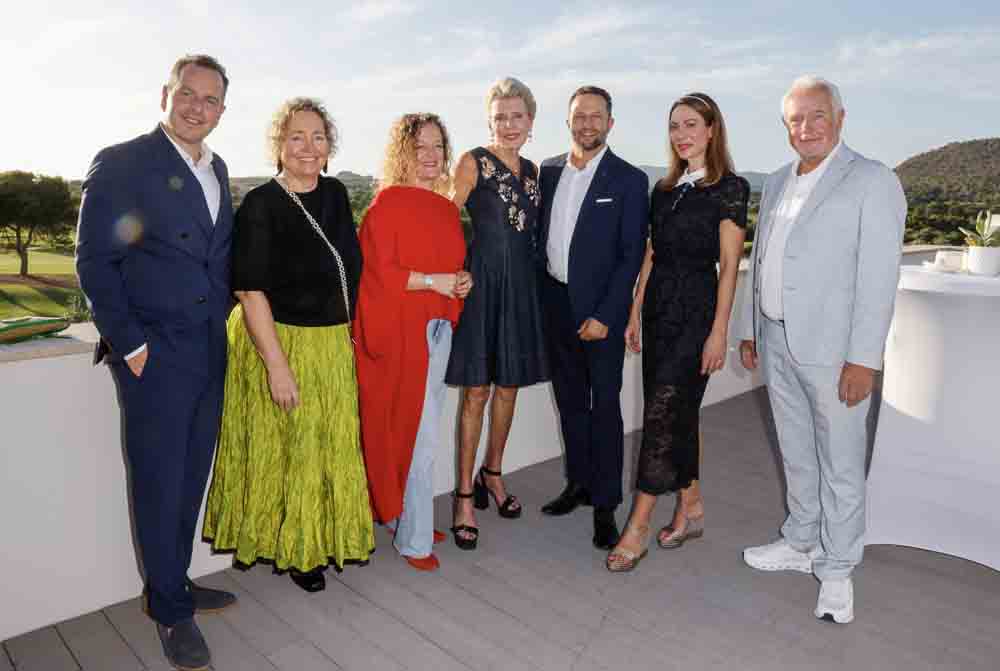 Gruppenbild mit Teilnehmern
