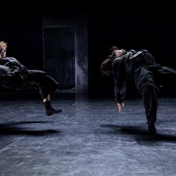 Tanztheater „CRACKS“ im Kulturhaus Lüdenscheid